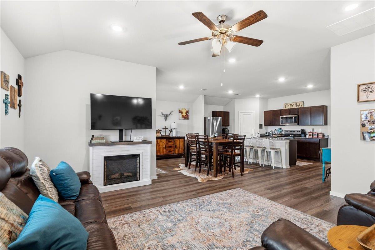 402 Perry Place Rockdale TX 76567