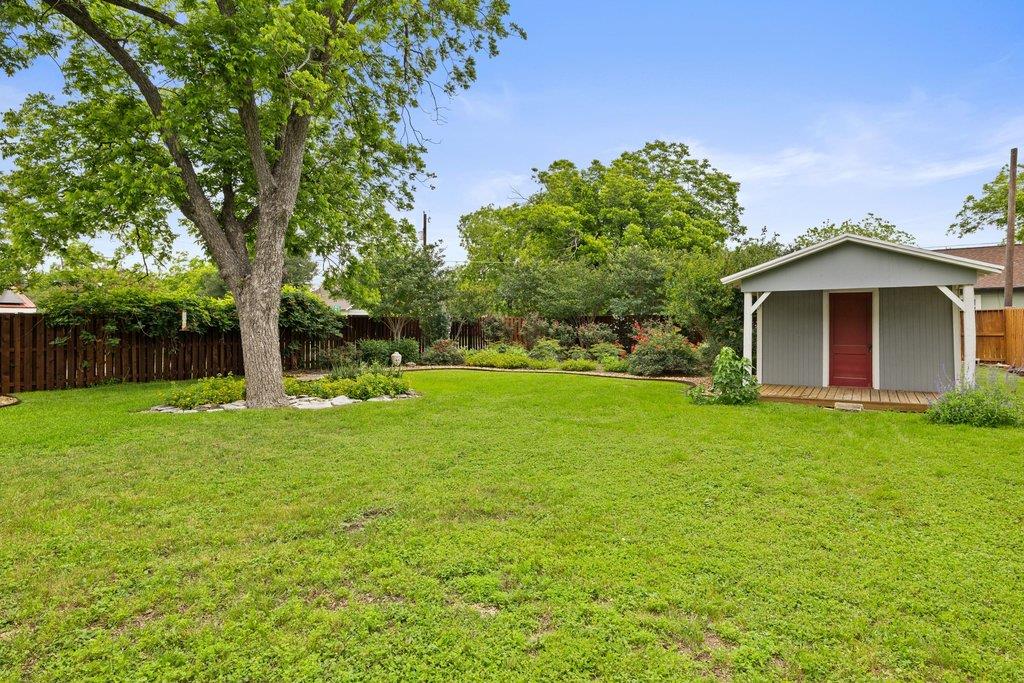1518 Lexington Street Taylor TX 76574