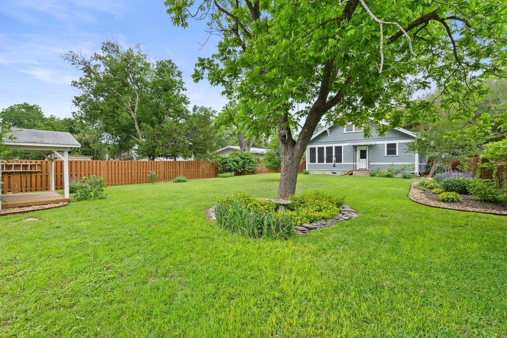1518 Lexington Street Taylor TX 76574
