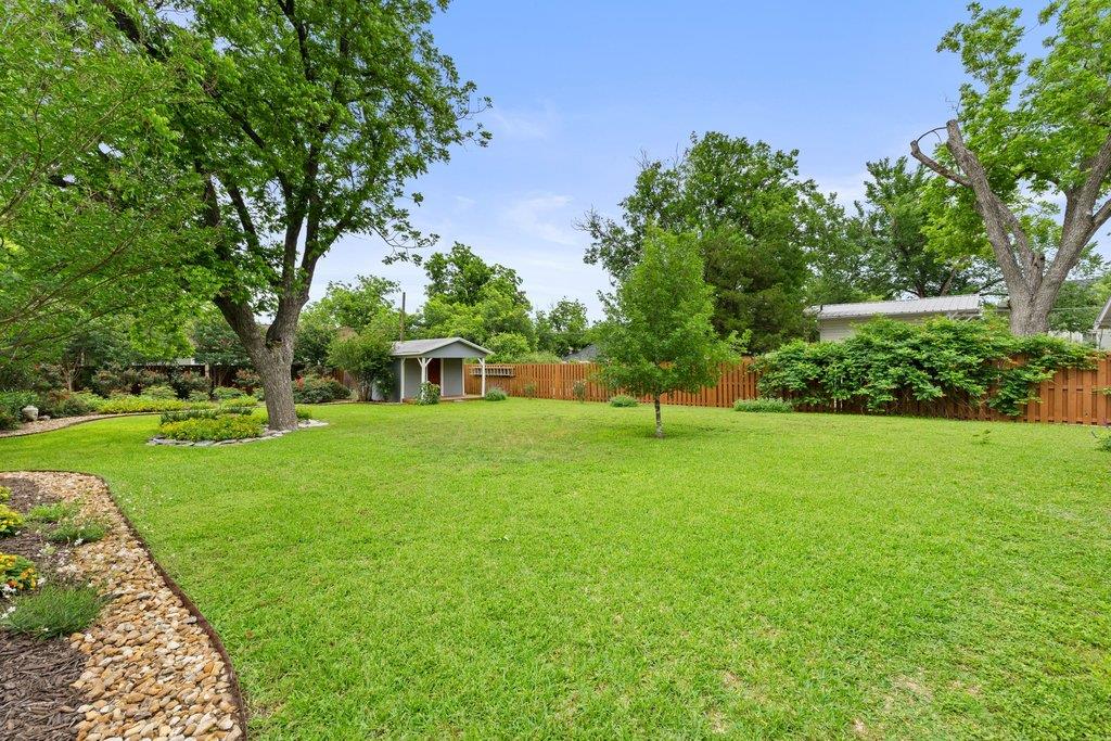 1518 Lexington Street Taylor TX 76574