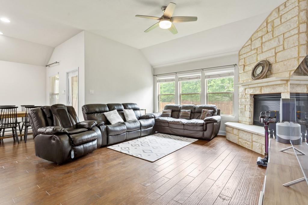 1916 Elaina Loop Leander TX 78641