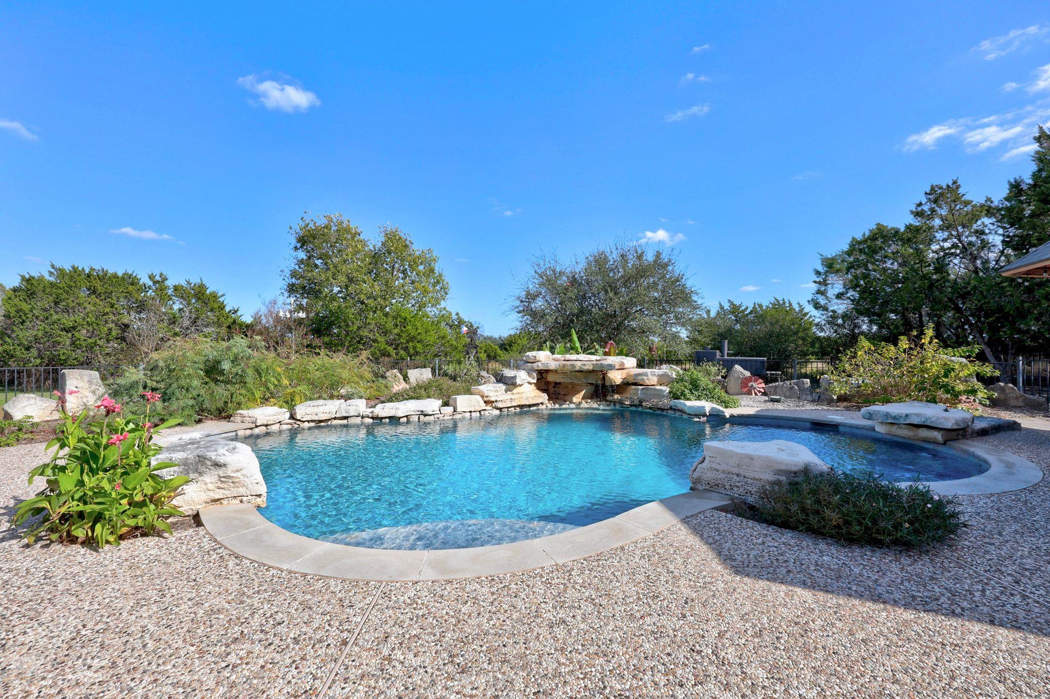 105 Honeycomb Mesa Leander TX 78641