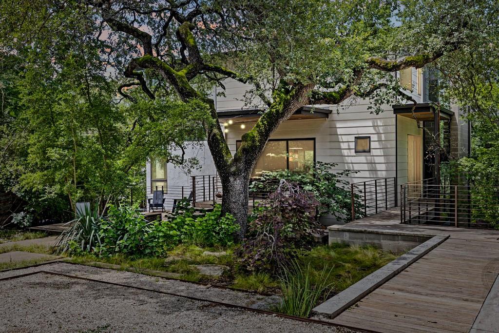 Austin TX, 801 The High Road