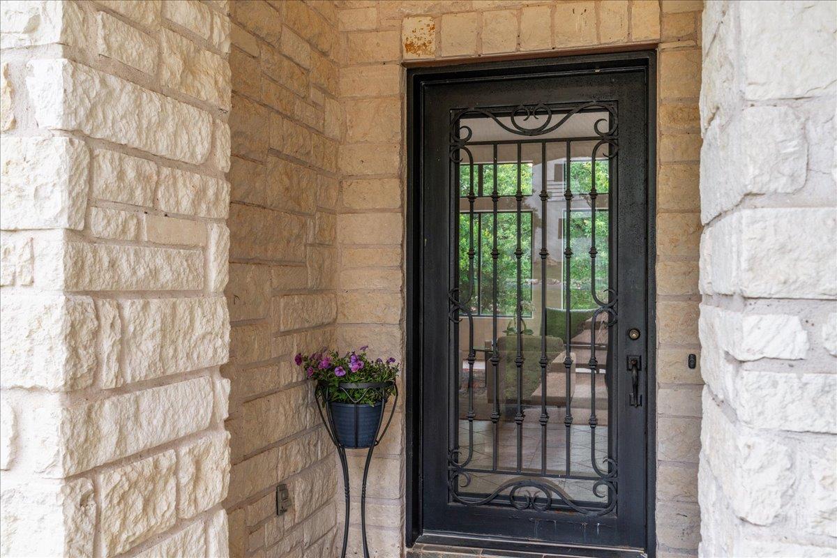 37 Autumn Oaks Drive The Hills TX 78738