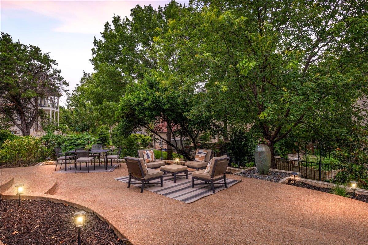37 Autumn Oaks Drive The Hills TX 78738