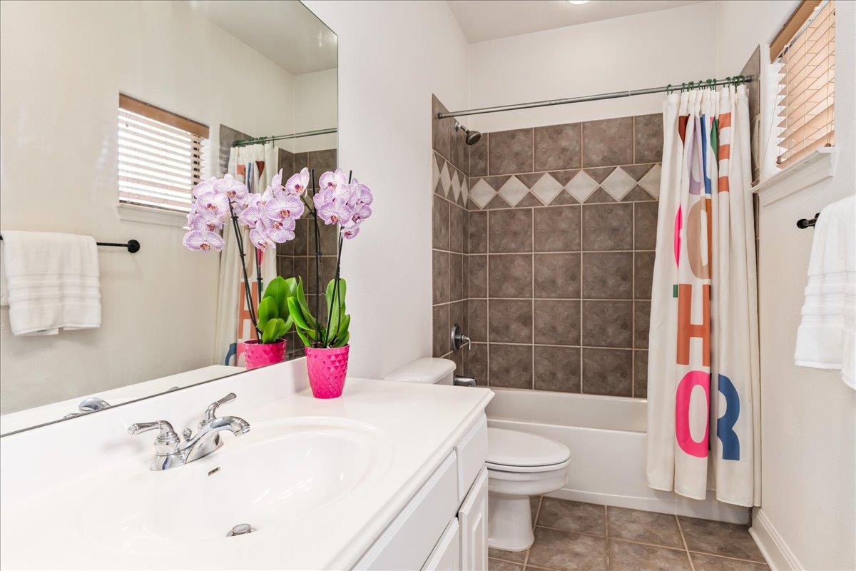 37 Autumn Oaks Drive The Hills TX 78738
