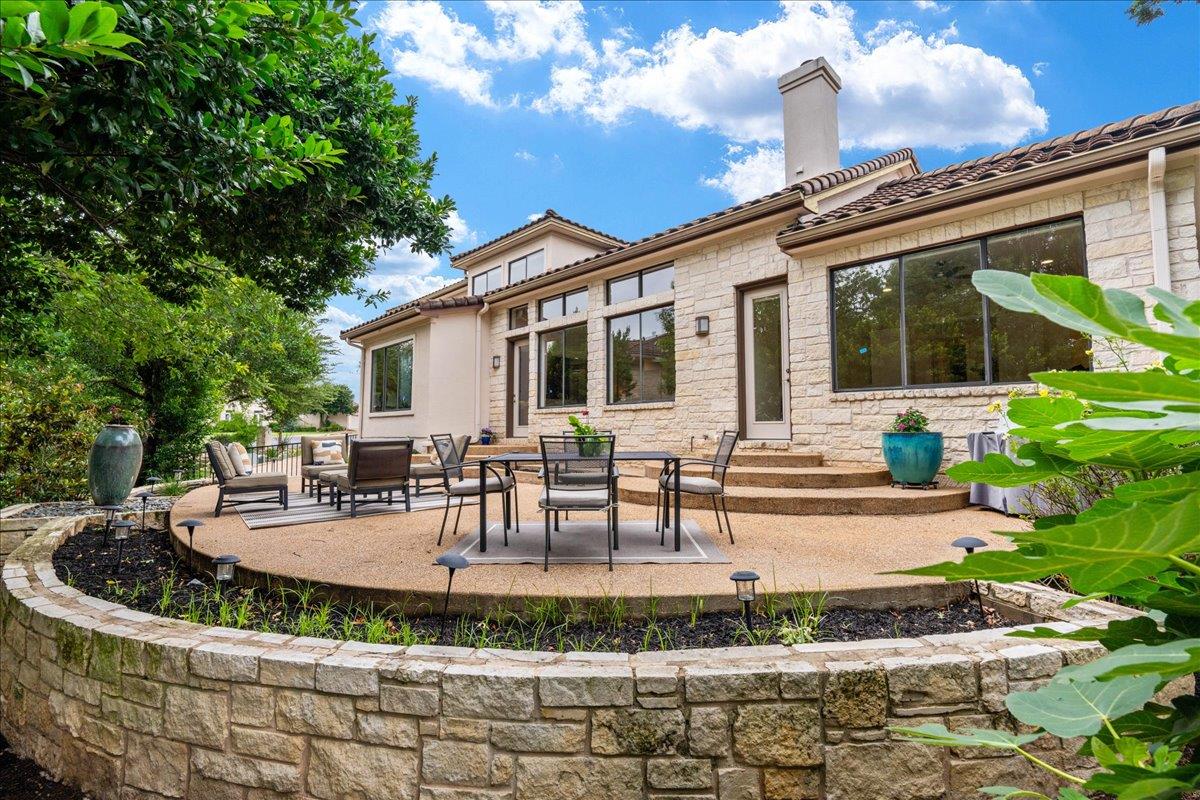 37 Autumn Oaks Drive The Hills TX 78738