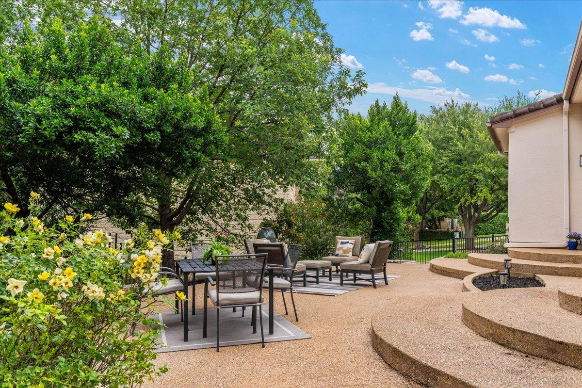 37 Autumn Oaks Drive The Hills TX 78738