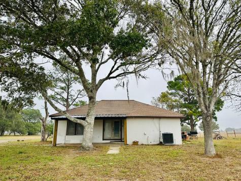 1696 E Fm 884 Yorktown TX 78164