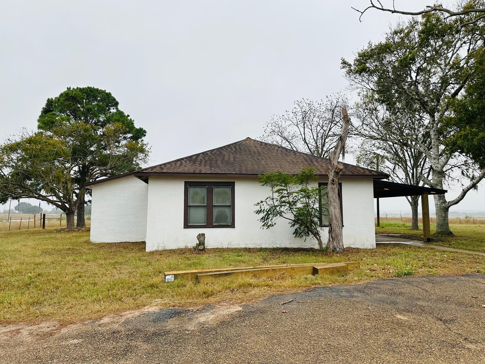 1696 E Fm 884 Yorktown TX 78164