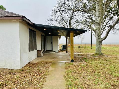 1696 E Fm 884 Yorktown TX 78164