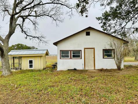 1696 E Fm 884 Yorktown TX 78164