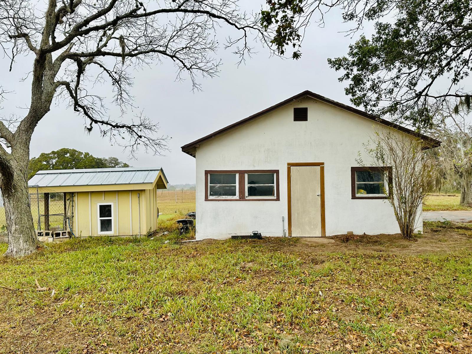 1696 E Fm 884 Yorktown TX 78164