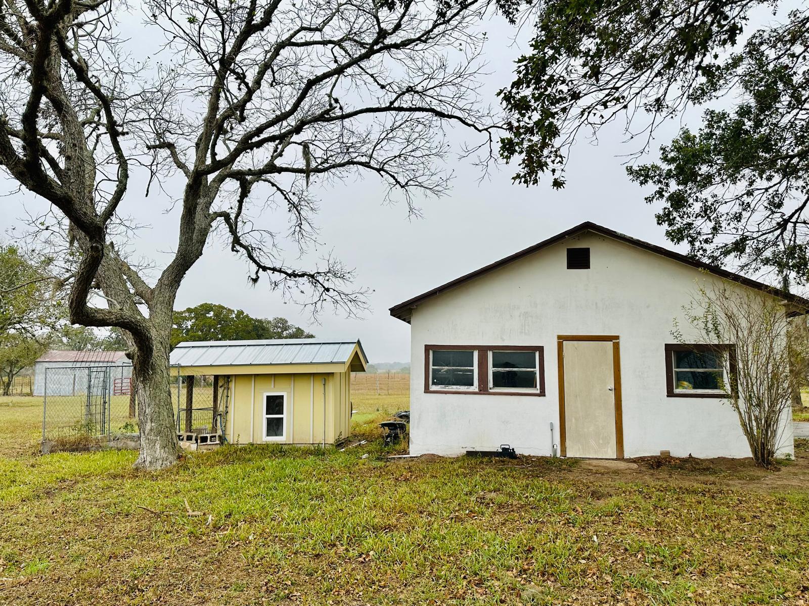 1696 E Fm 884 Yorktown TX 78164