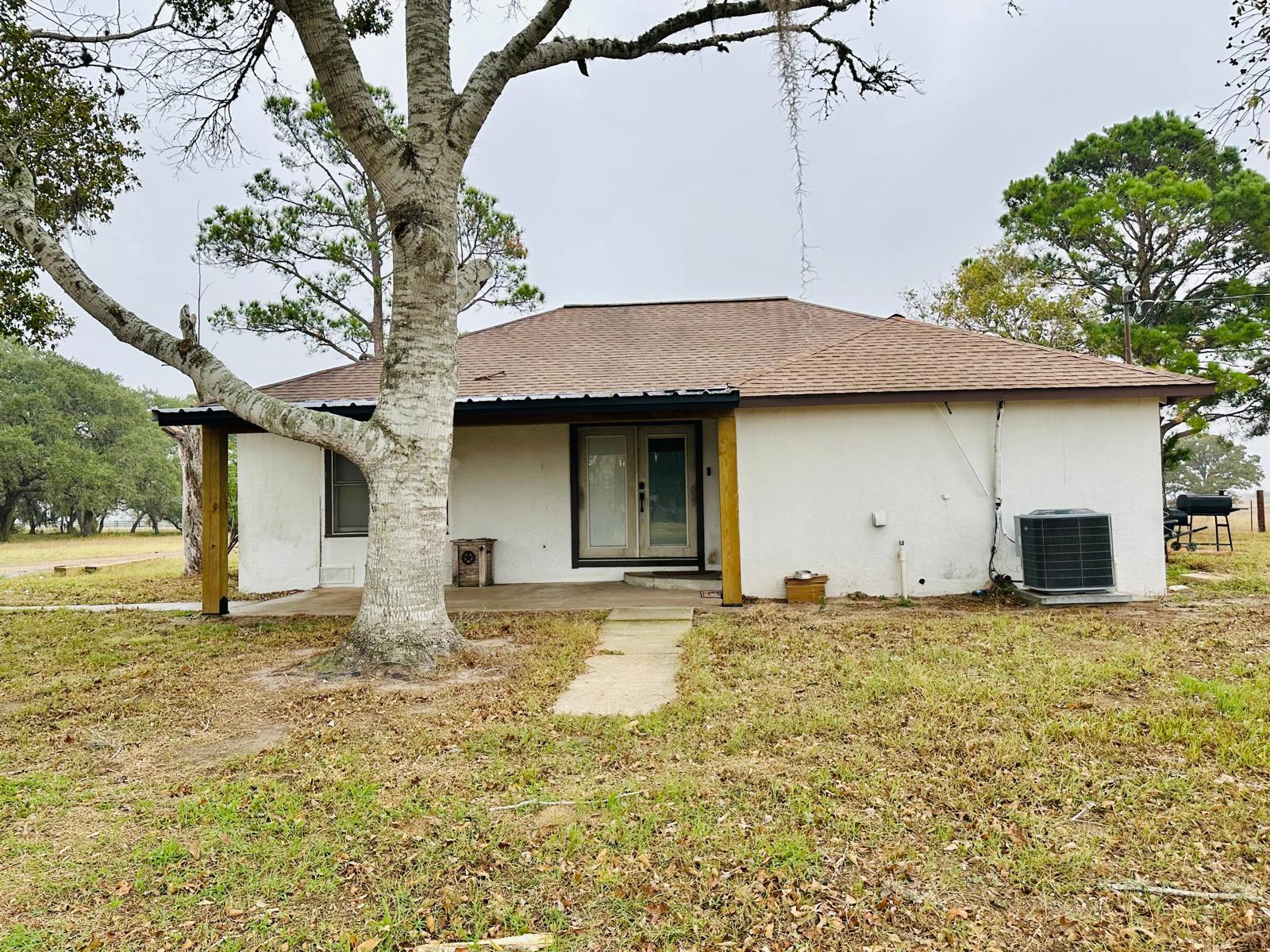 1696 E Fm 884 Yorktown TX 78164