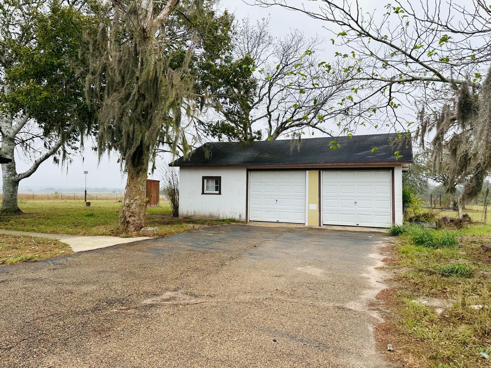 1696 E Fm 884 Yorktown TX 78164