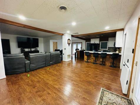 1696 E Fm 884 Yorktown TX 78164