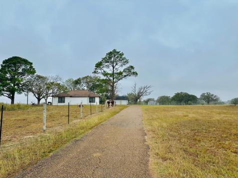 1696 E Fm 884 Yorktown TX 78164