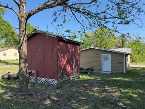 909 E Market Street Lockhart TX 78644