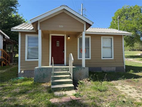 909 E Market Street Lockhart TX 78644