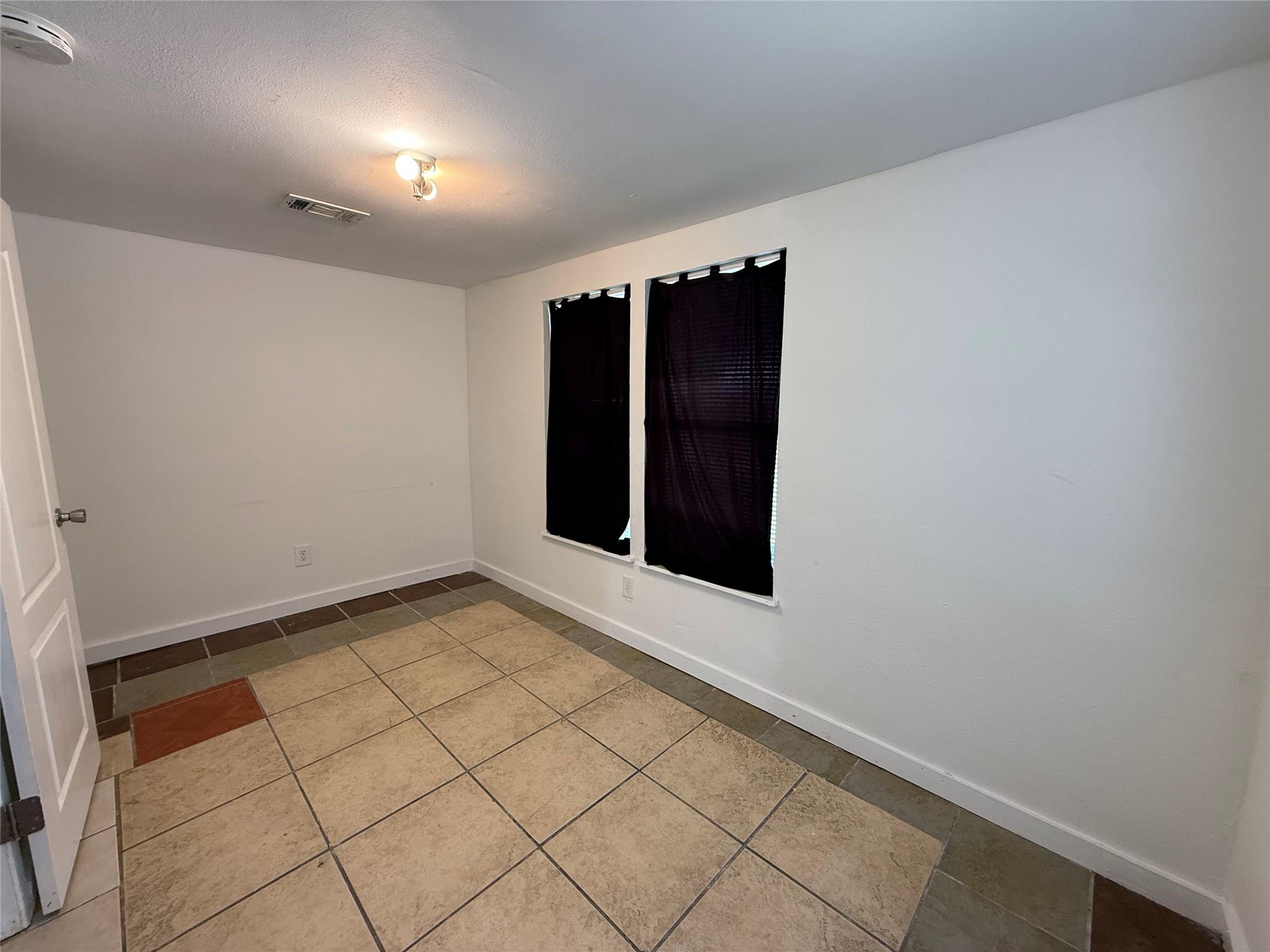 909 E Market Street Lockhart TX 78644