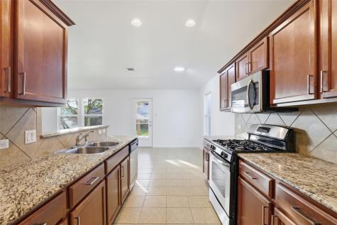 448 Nottingham Loop Kyle TX 78640