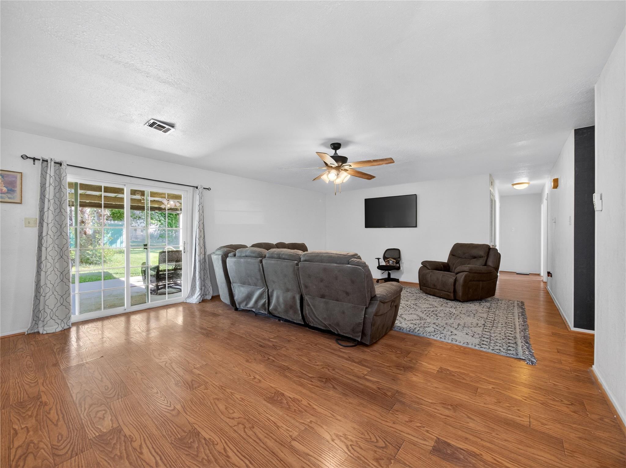719 W Karnes Drive Robinson TX 76706