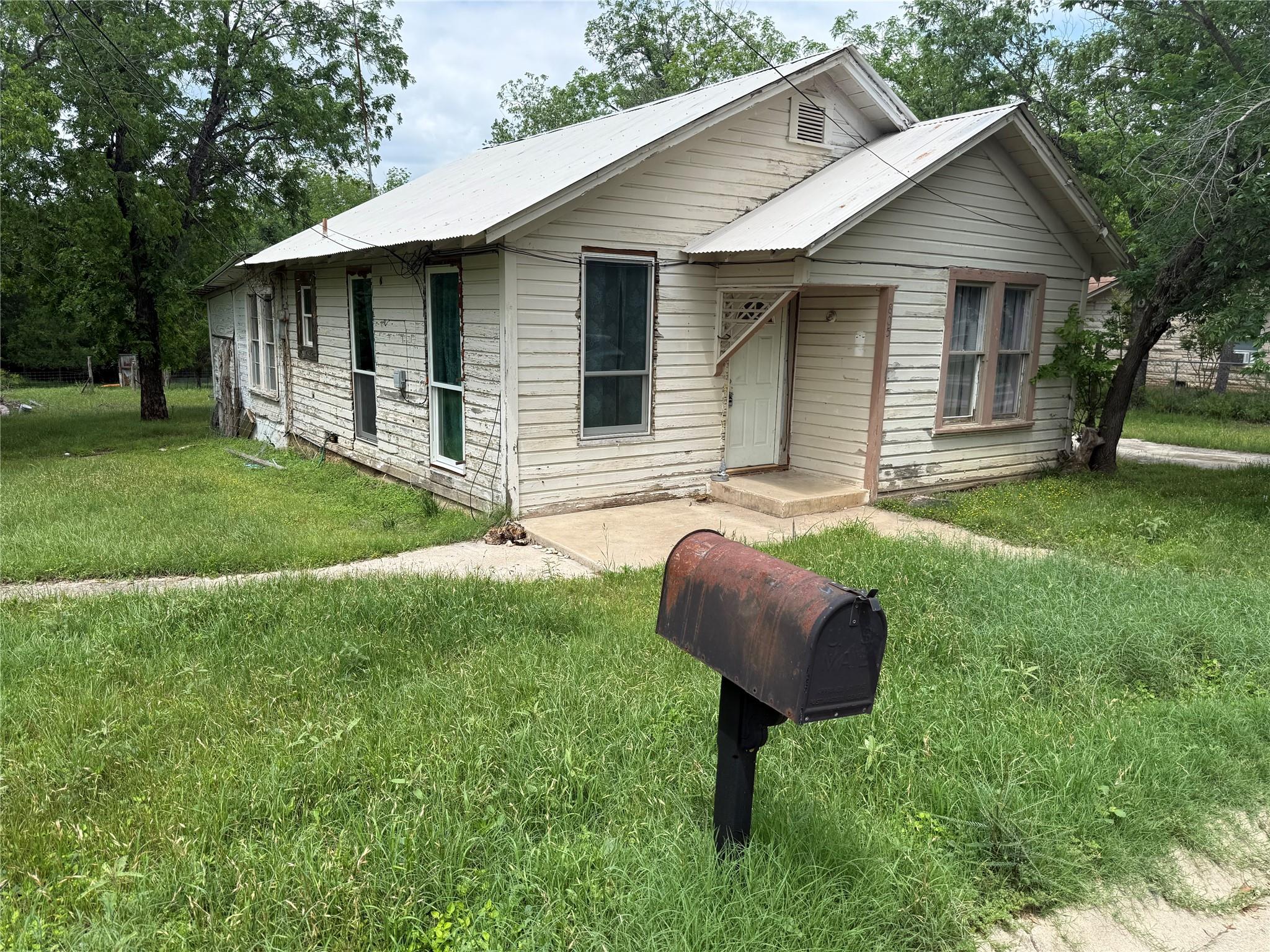 805 W Avenue C Lampasas TX 76550