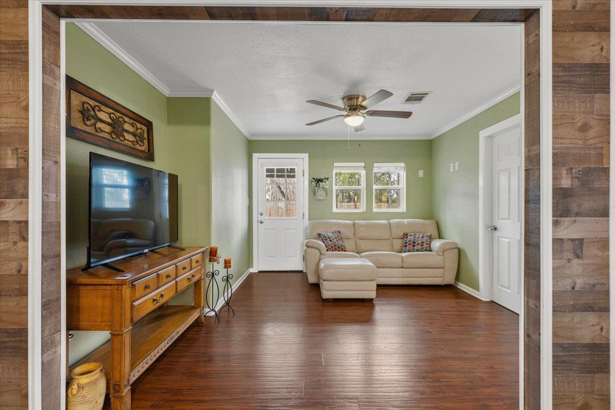 503 E Bluebonnet Lane Johnson City TX 78636