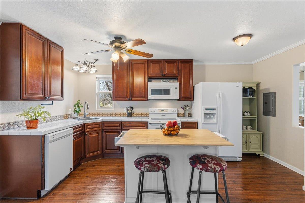 503 E Bluebonnet Lane Johnson City TX 78636