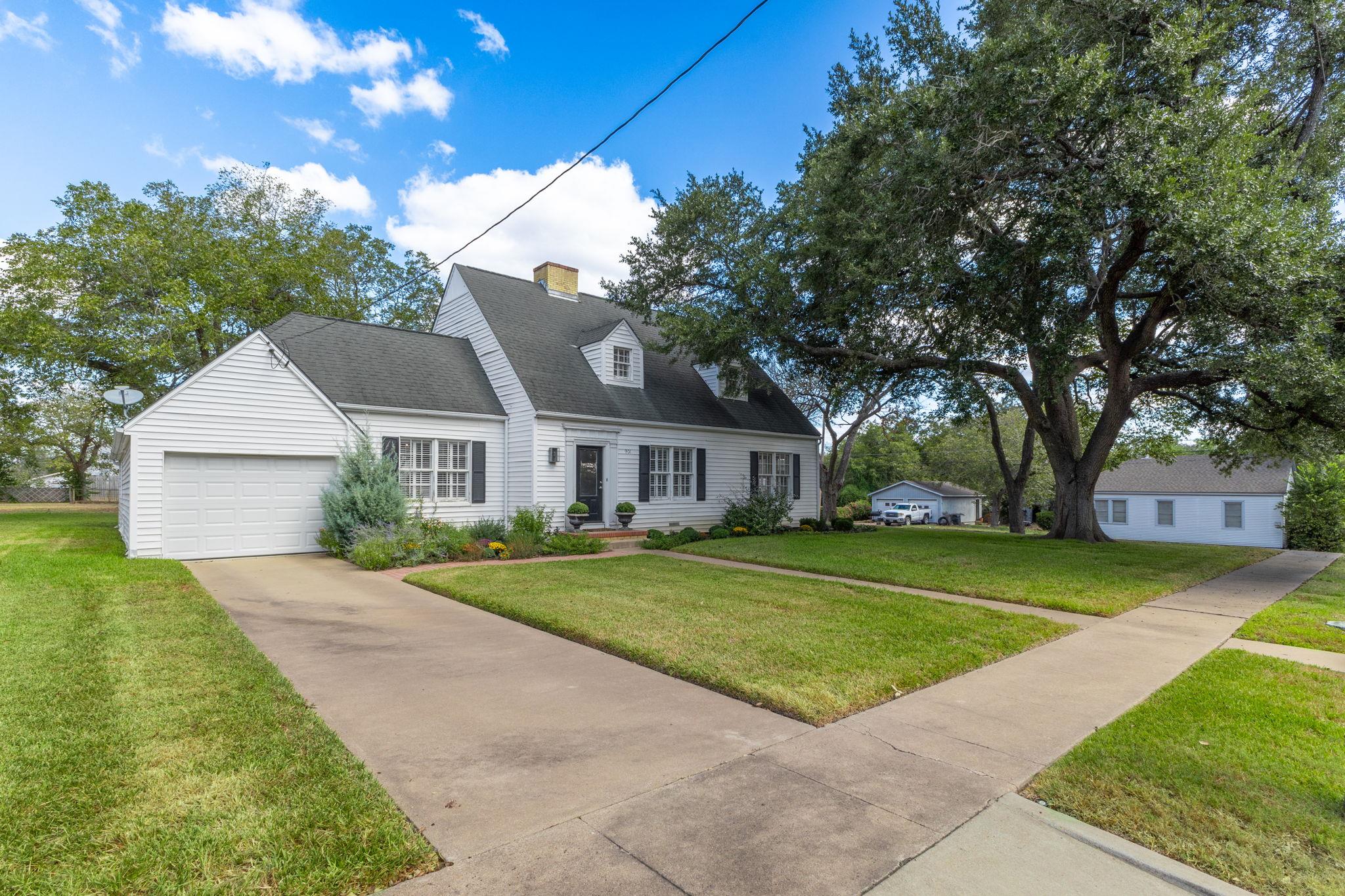 901 Anderson Street Schulenburg TX 78956