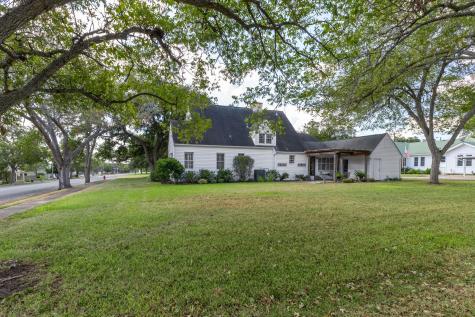 901 Anderson Street Schulenburg TX 78956
