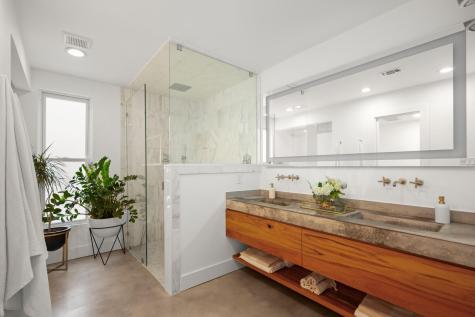 1813 Crooked Lane Austin TX 78741