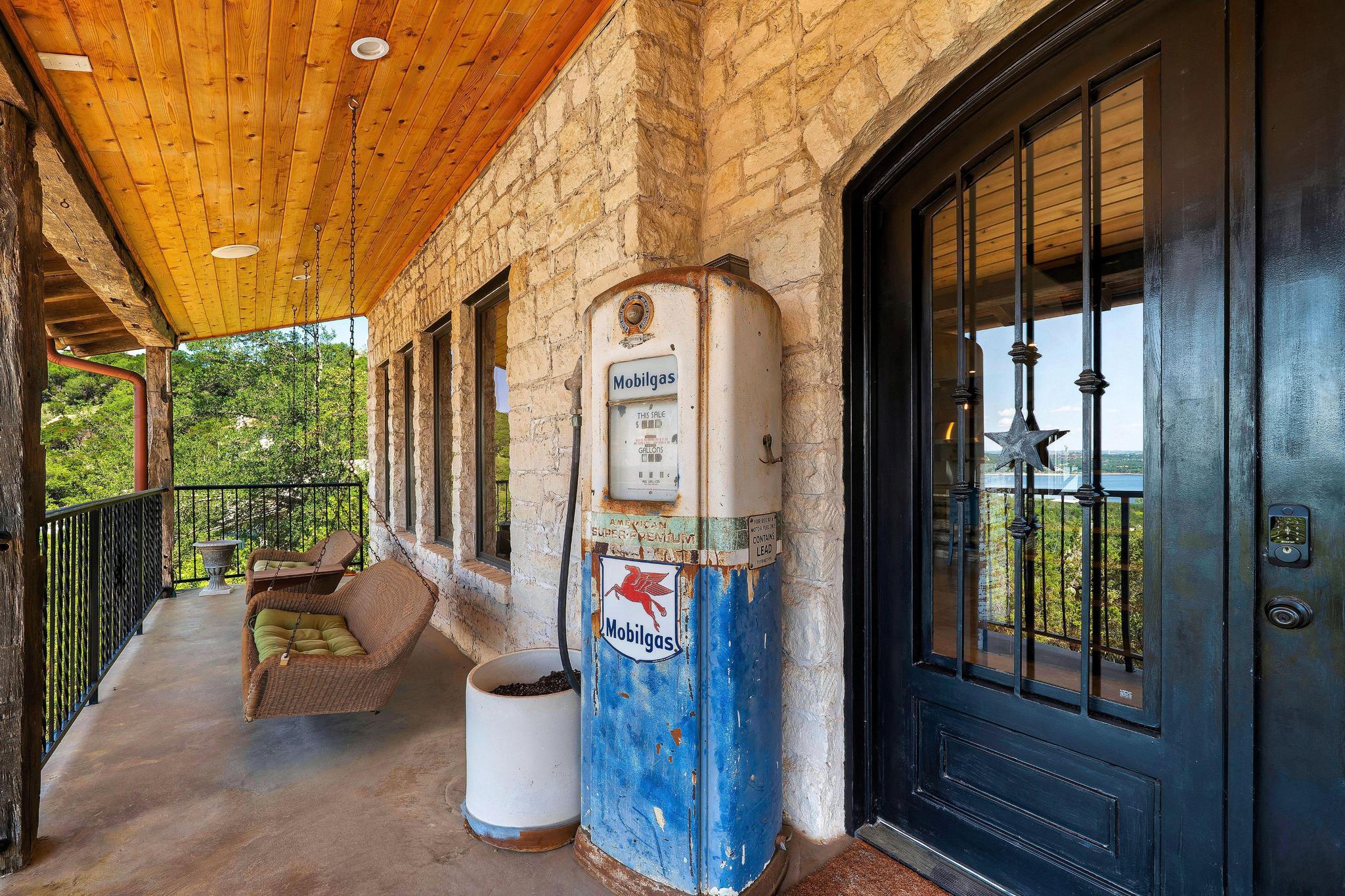 13906 Skyline Drive Austin TX 78732