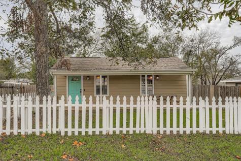 304 S Main Street Elgin TX 78621