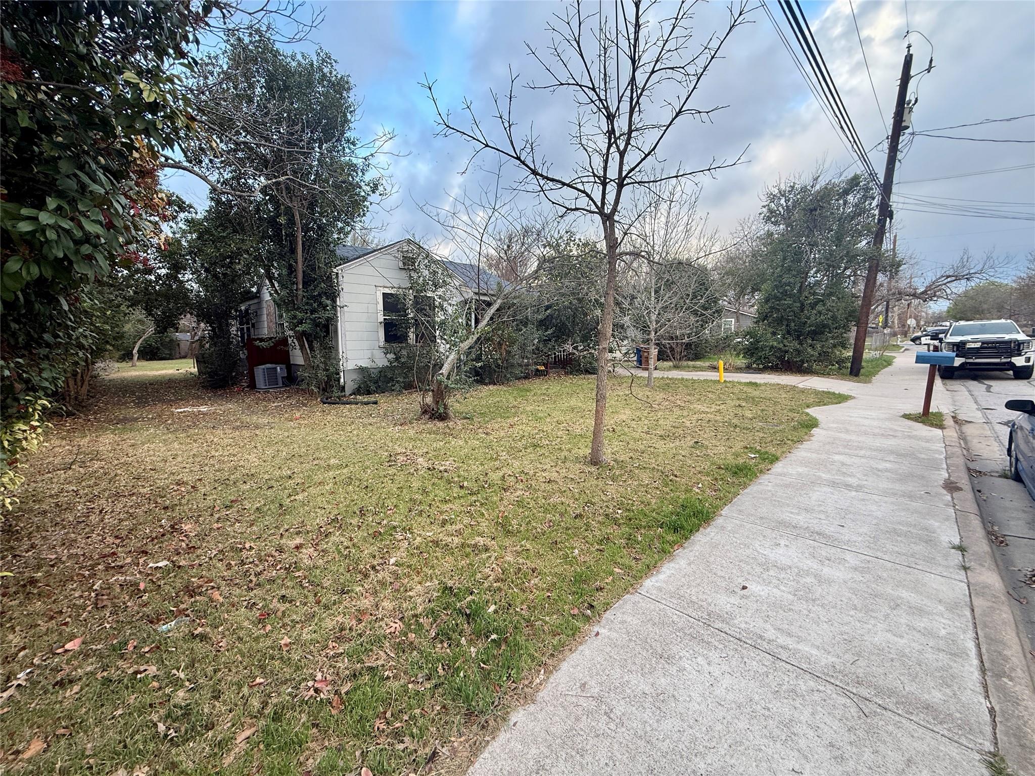 503 Brentwood Street Austin TX 78752