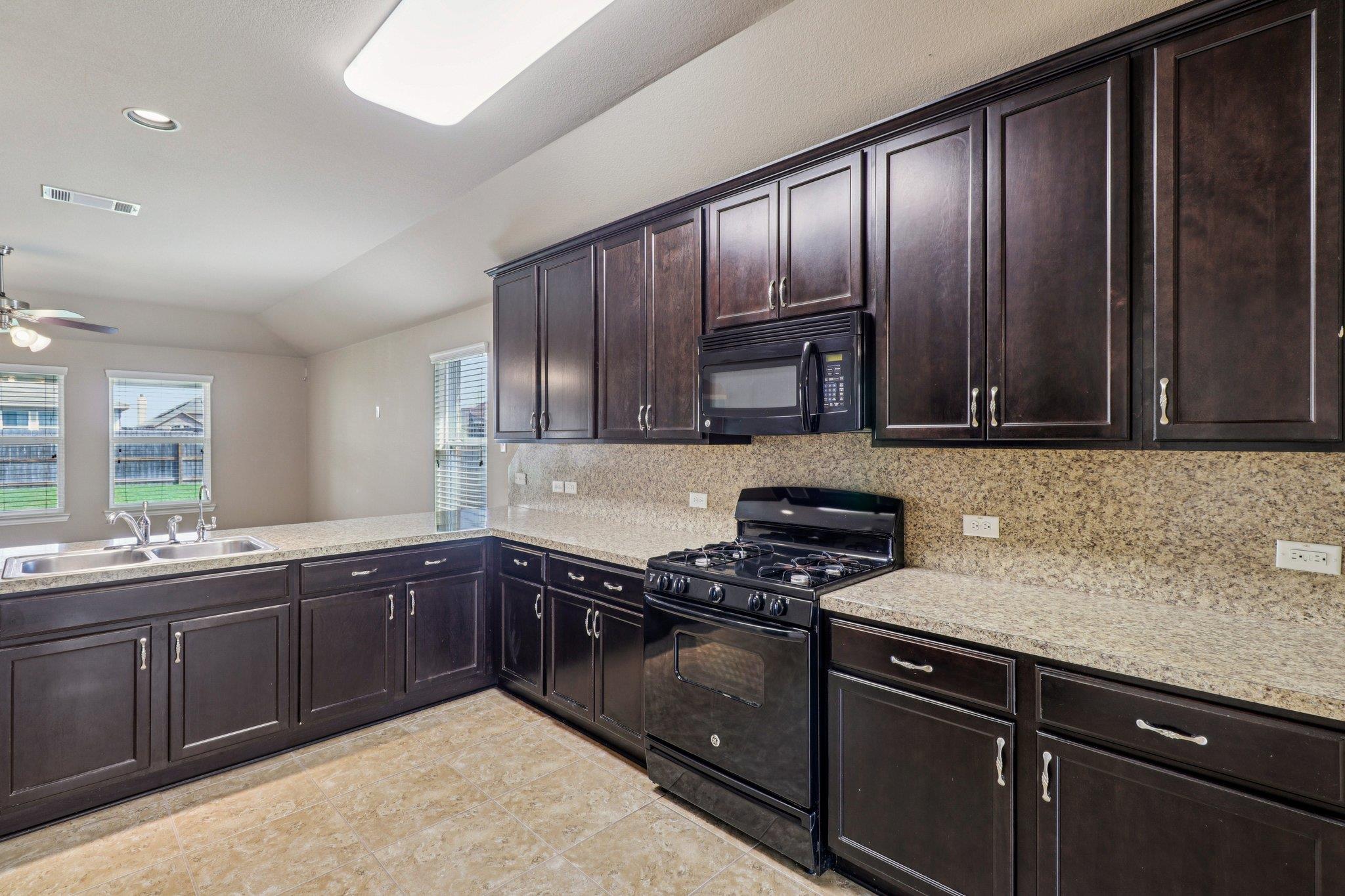109 Mollie Drive Hutto TX 78634
