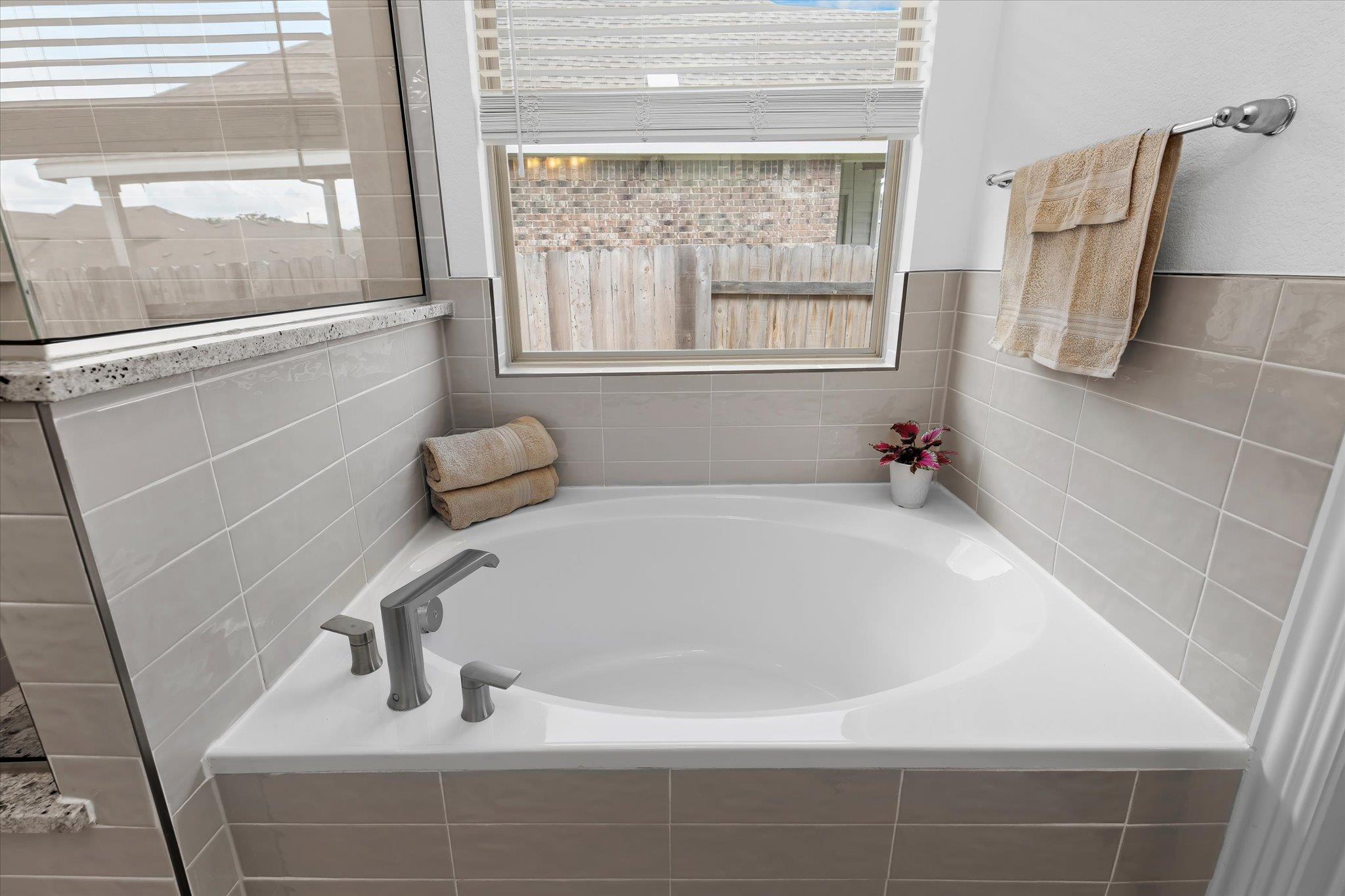 121 Shagbark Trail Bastrop TX 78602