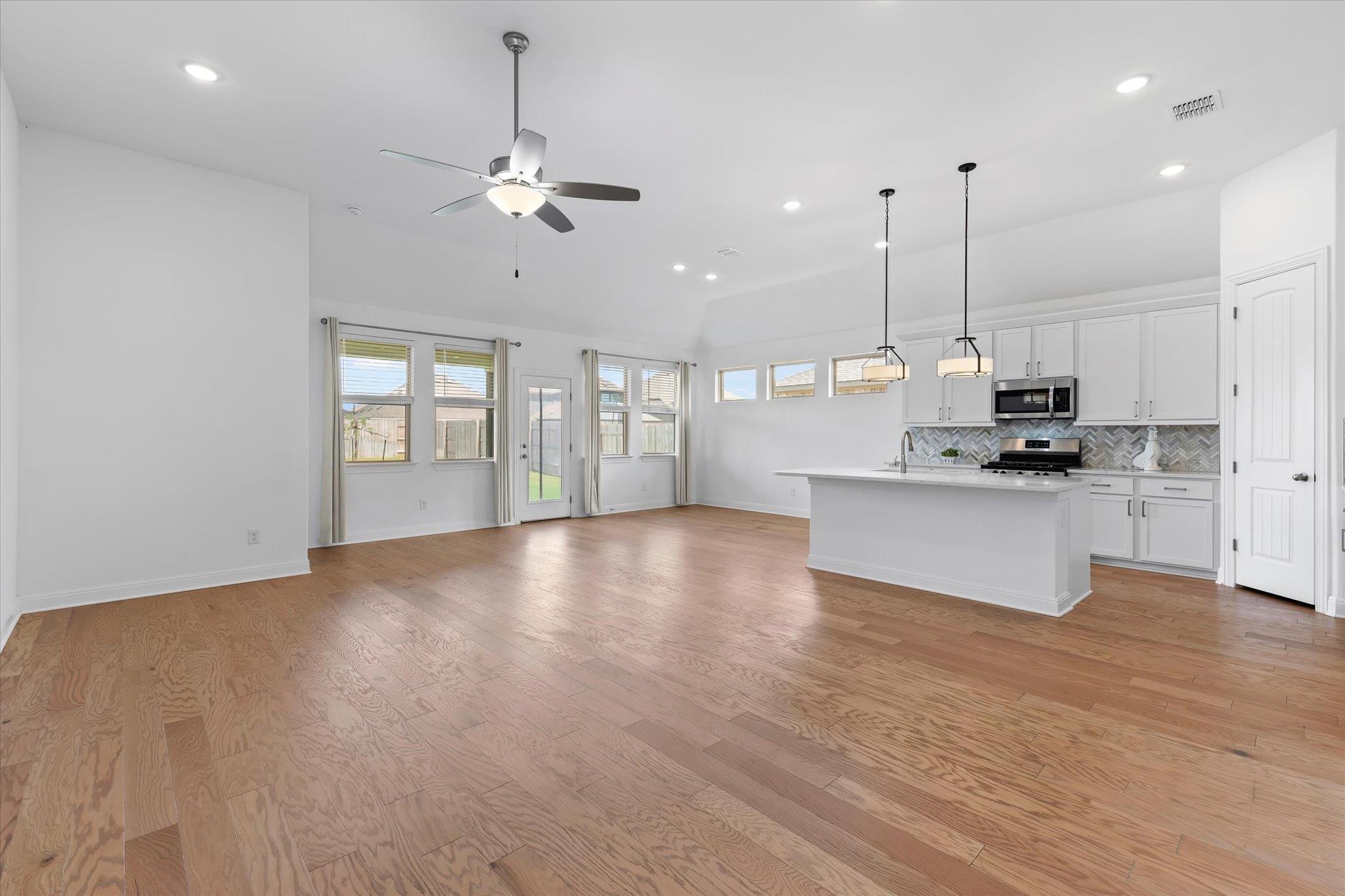 121 Shagbark Trail Bastrop TX 78602
