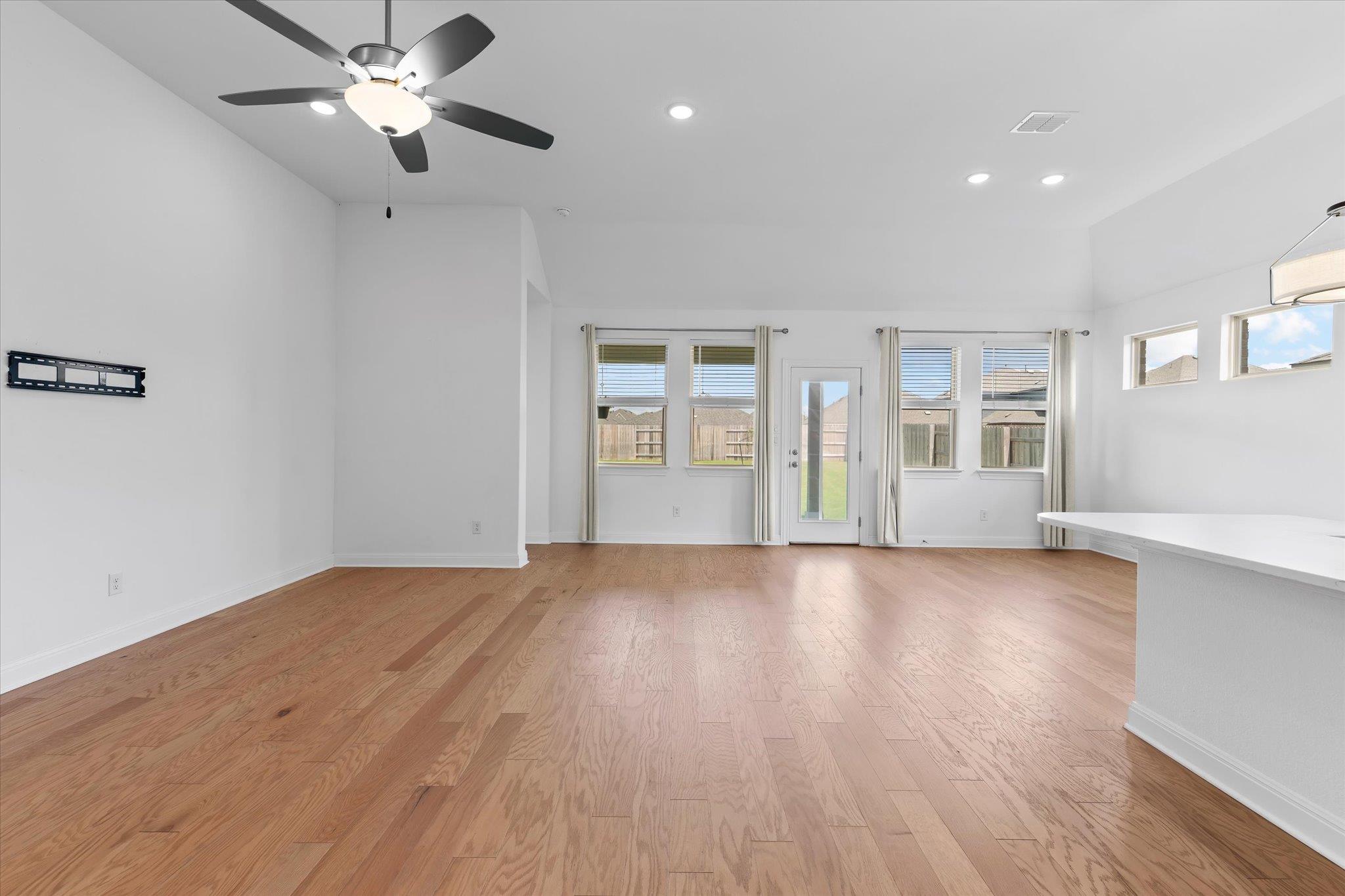 121 Shagbark Trail Bastrop TX 78602