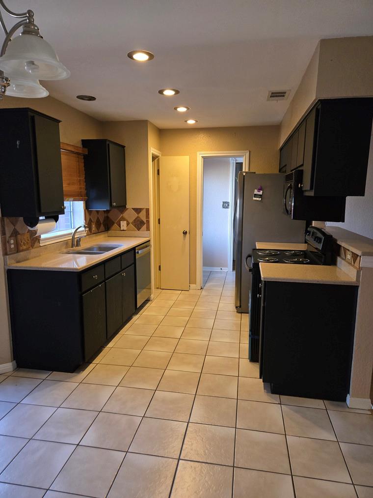 2607 Cherrylawn Drive Taylor TX 76574
