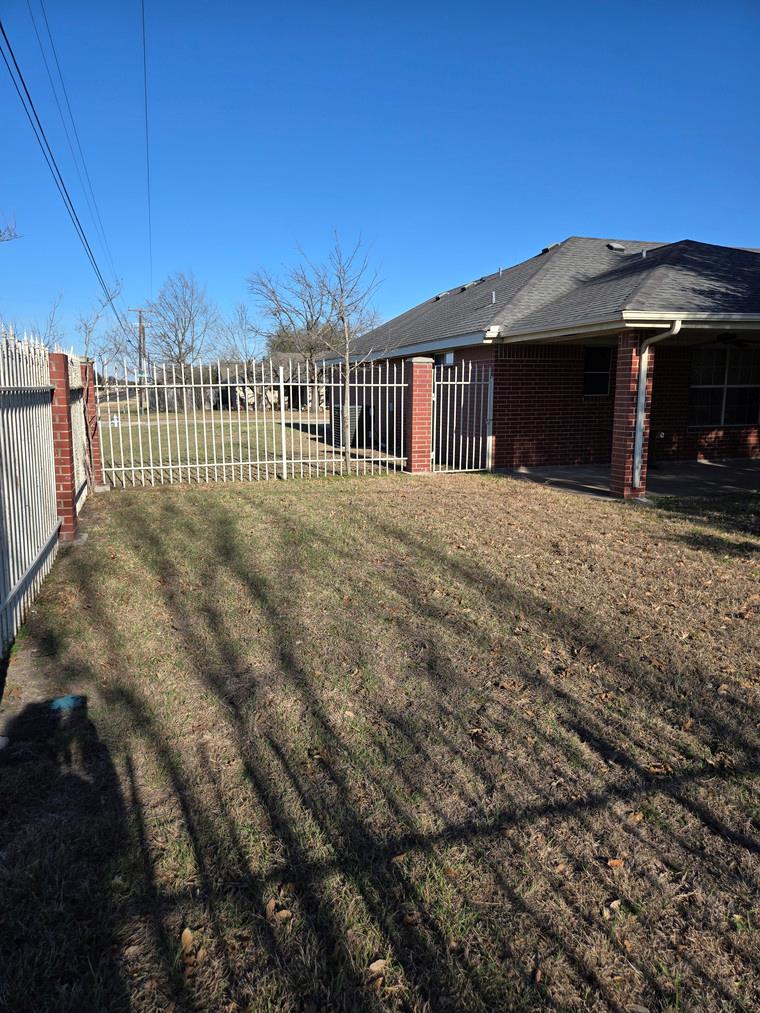 2607 Cherrylawn Drive Taylor TX 76574