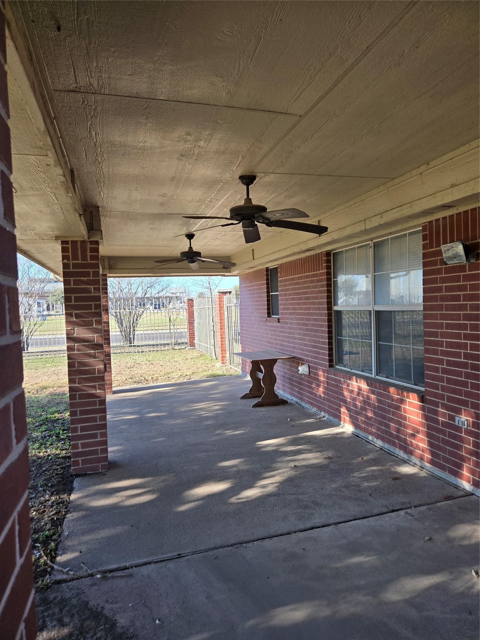 2607 Cherrylawn Drive Taylor TX 76574