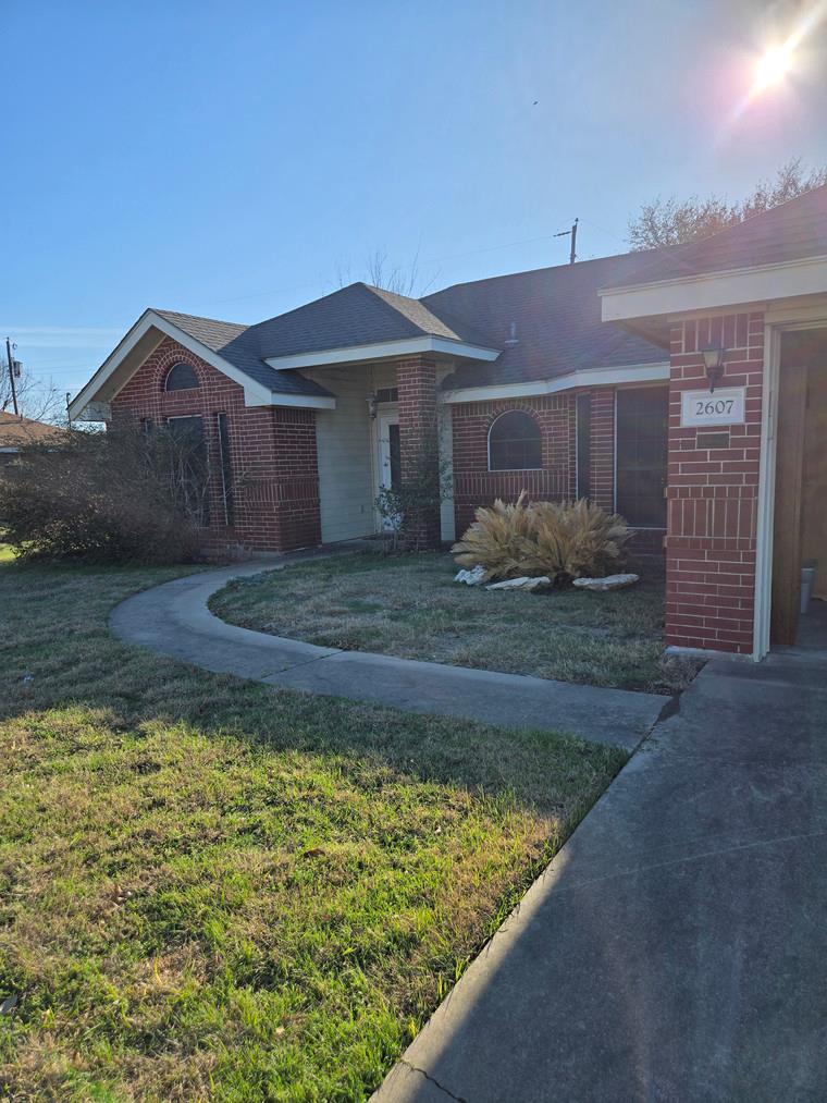 2607 Cherrylawn Drive Taylor TX 76574
