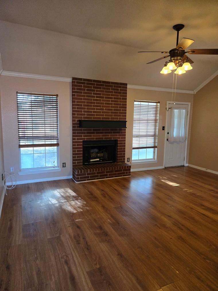 2607 Cherrylawn Drive Taylor TX 76574
