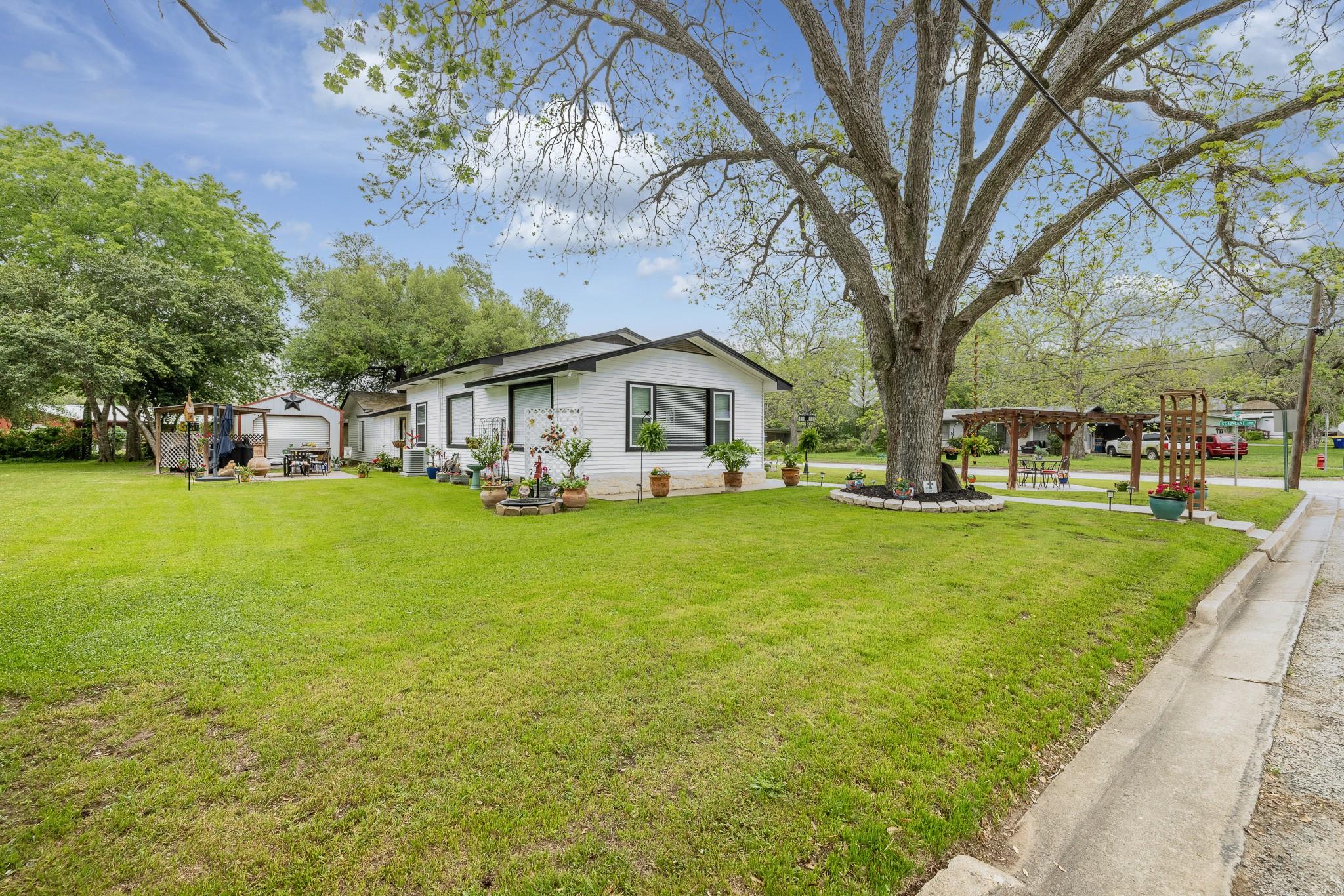104 N Bright Street Gonzales TX 78629