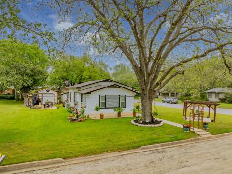 104 N Bright Street Gonzales TX 78629