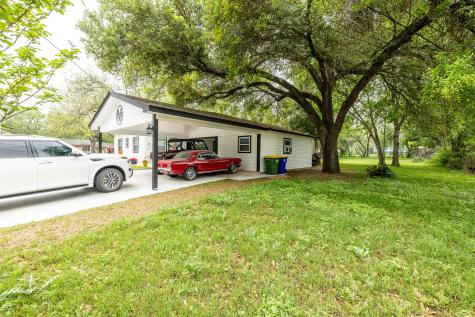 104 N Bright Street Gonzales TX 78629