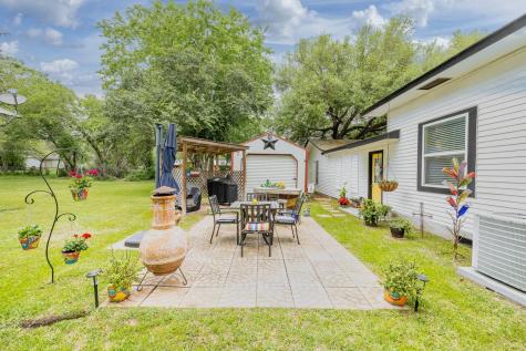 104 N Bright Street Gonzales TX 78629