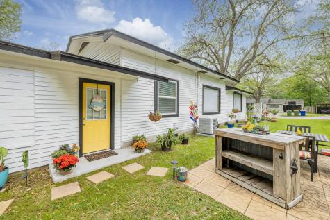 104 N Bright Street Gonzales TX 78629
